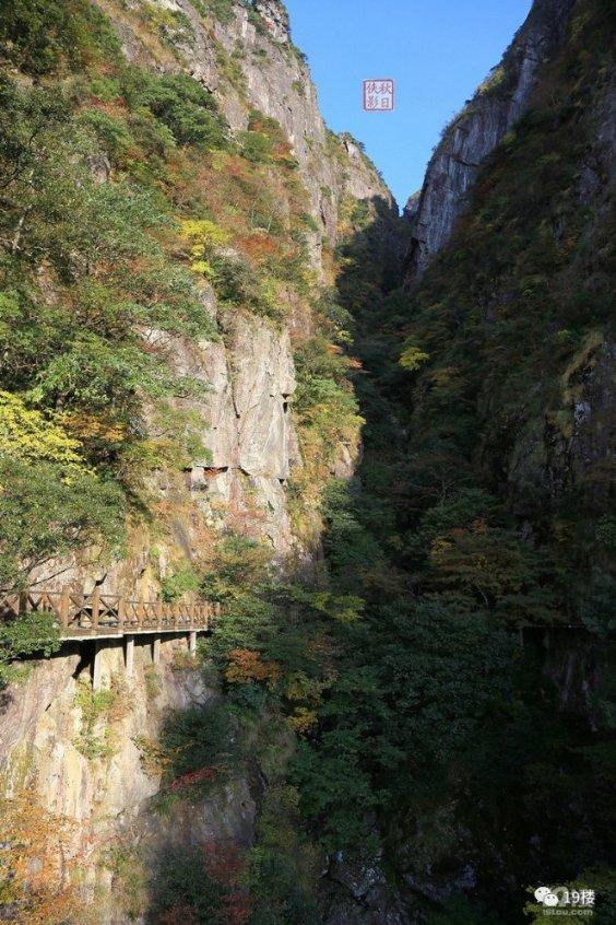 逃离遗弃的建筑3
